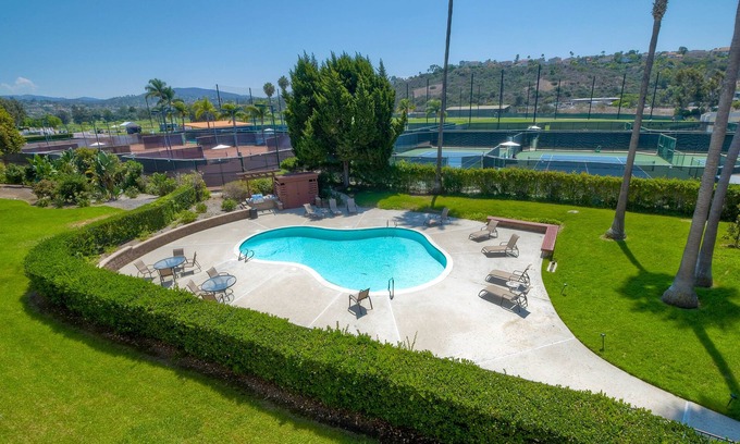 Aviara Condo | La Costa Condo | Pool, BBQ, Gated Parking