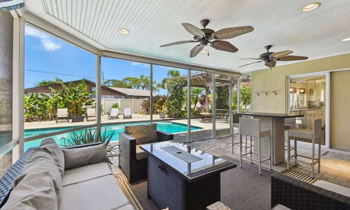 Sarasota House | La Cosy Haven: Siesta Key Beach, 4 Bedroom Home & Pool by Gulf Coast Holiday Homes