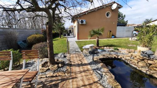La Chapelle-de-Guinchay Apartment | La Datcha d'Elena