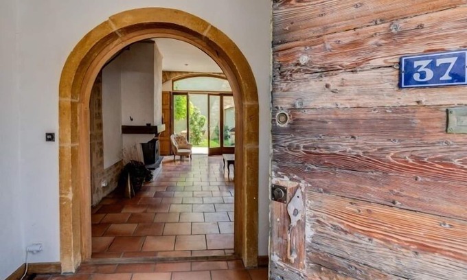 Collonges-au-Mont-d'Or House | La demeure de Louis Charmante maison familiale