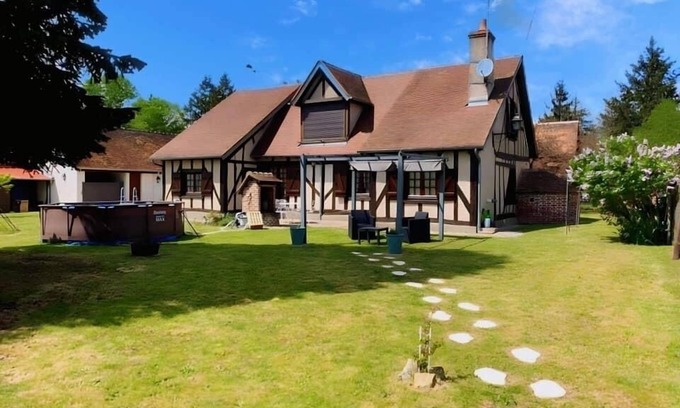 Chaon House | La Demeure du Cerf: 6-p cottage, pool, jacuzzi, near Beauval, Orléans, Lamotte.