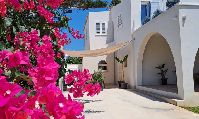 Pizzolungo Apartment | La Dimora del Capitano - Open Space in villa by the sea