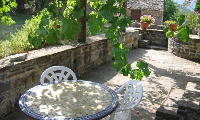 Banaston Cottage | La Era - quiet cottage at top of village with it's own garden