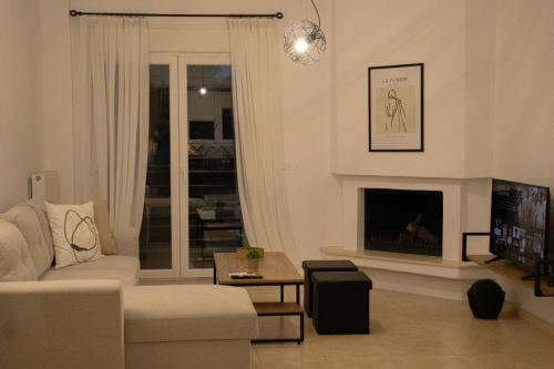 Chrysoupolis Apartment | La Femme Apartment