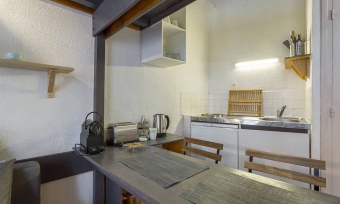 Old Lyon Apartment | La fenêtre saint jean