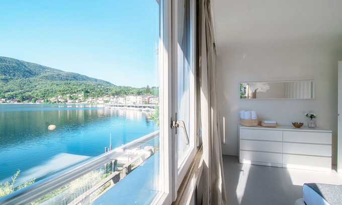 Ponte Tresa Apartment | La Finestra Blu