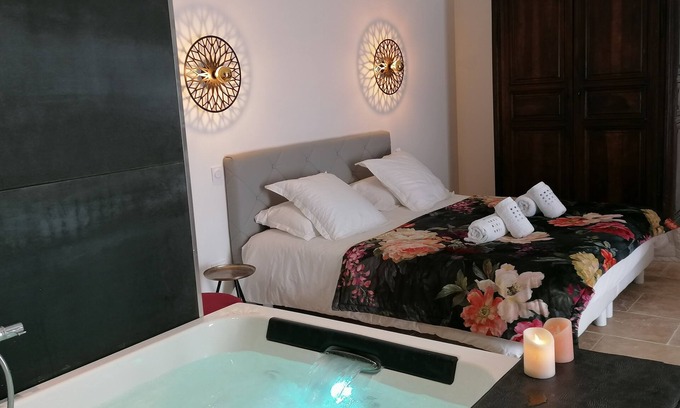 Vendres Bed & Breakfast | La Flamboyante, Suite Avec spa - Château La Vidalle
