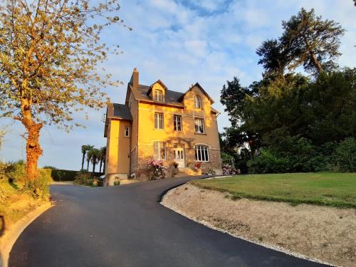 Bricquebec-en-Cotentin Bed & Breakfast | La Garenne