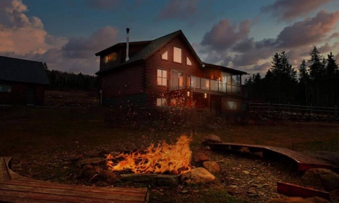 Notre-Dame-Des-Bois Cabin | La Grande Ourse | Hot Tub | Scenic View | Foosball