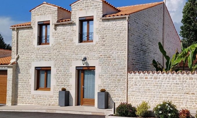 Thaire House | La Grange 3 étoiles - Maison d'hôte à 10 min des plages