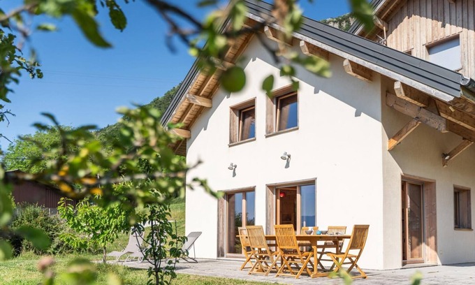 Montagnole House | LA GRANGE AUX ECUREUILS 4 PERS