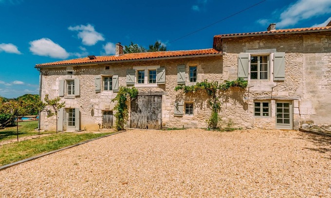 Cercles Villa | La Grange Blanche - Six Bedroom Villa, Sleeps 12
