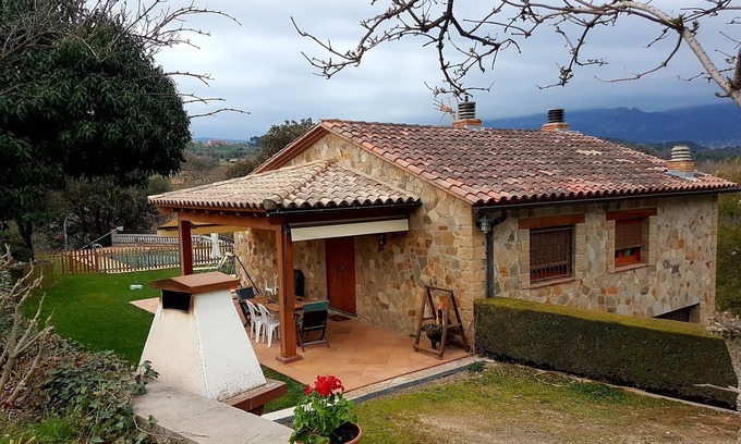 Olvan House | LA GRANJA HOUSE WITH POOL AND AIR CONDITIONING FOR 10 PEOPLE