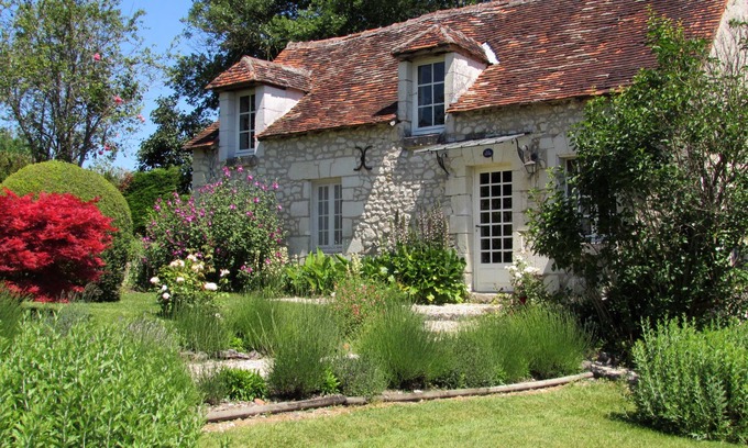 Chaumussay Cottage | La Lune - Adult Only romantic cottages in the Loire Valley with private Gardens