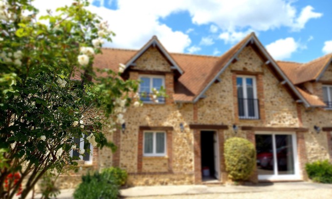 Le Vieil-Evreux House | La Maison Apollon