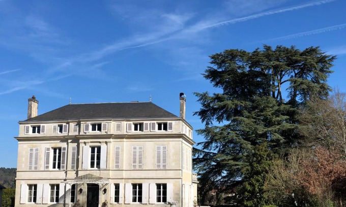Marsac-sur-l'Isle Bed & Breakfast | La maison au cèdre