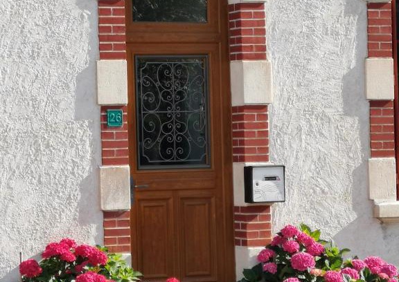 Montmarault House | La maison aux rosiers