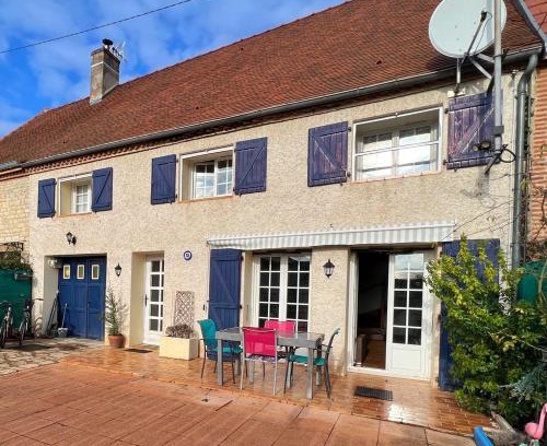Pagny-le-Chateau House | La Maison aux Volets Bleus