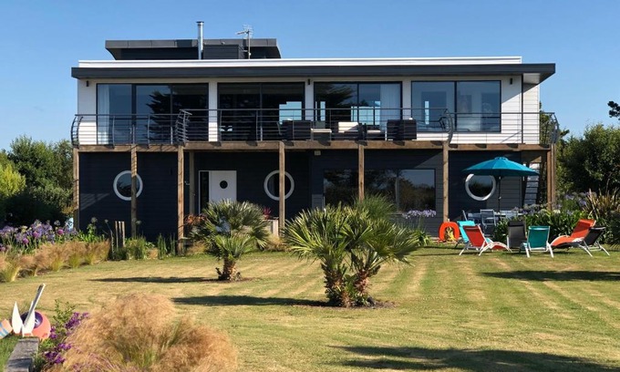Guisseny Villa | La Maison Bateau au Bord de Mer