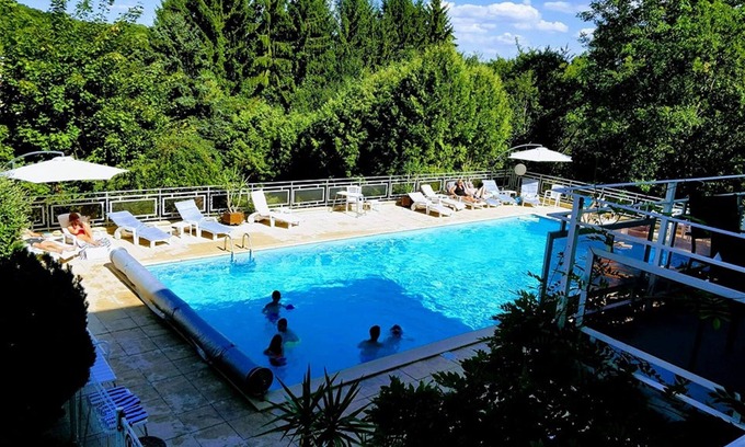 Mereville Hotel | La Maison Carre