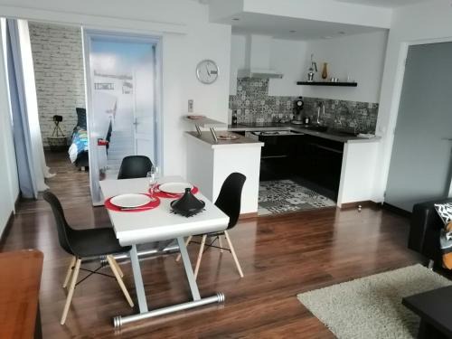 Valros Apartment | La maison de 6Fran appartement 1 calme et spacieux ambiance familiale