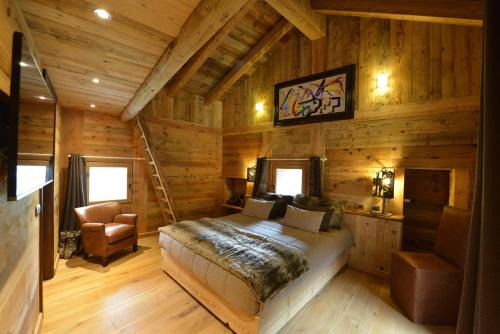 Les Cretes Bed & Breakfast | La Maison de Dolphe Chalet de Charme & Art gallery