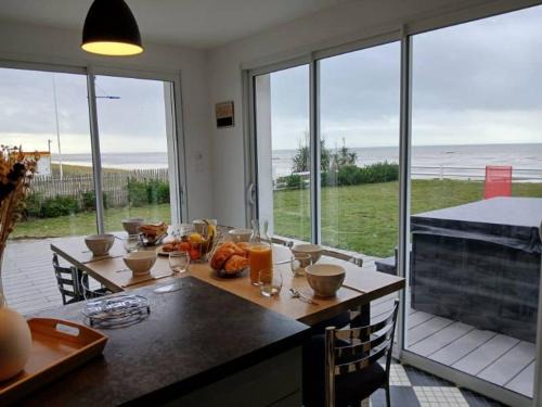 Hauteville-sur-Mer House | La Maison de la plage