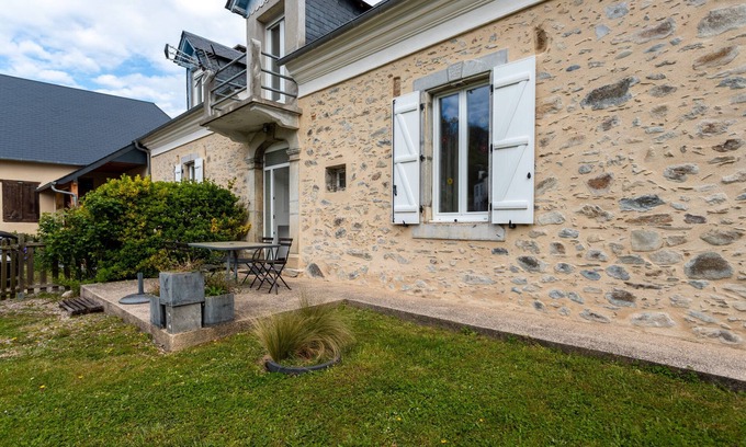 Lagarde Cottage | La Maison de Tété - Charming Cottage near Lourdes, Private Terrace, Garden, WiFi