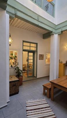 Quettanine House | La Maison des Amis