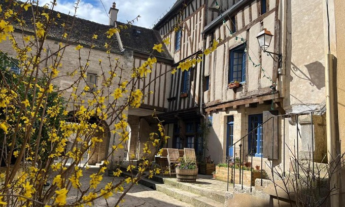Noyers-sur-Serein Bed & Breakfast | La Maison des Corporations