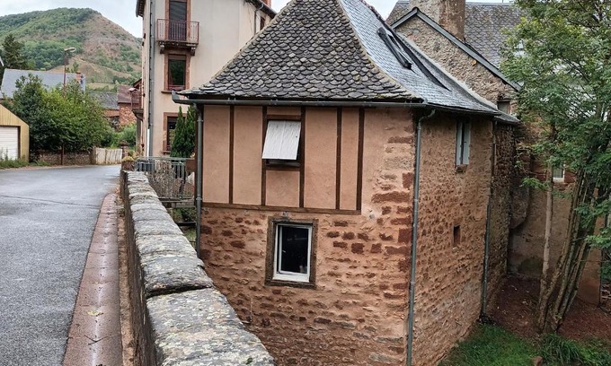 Clairvaux-d'Aveyron House | La maison des vignes