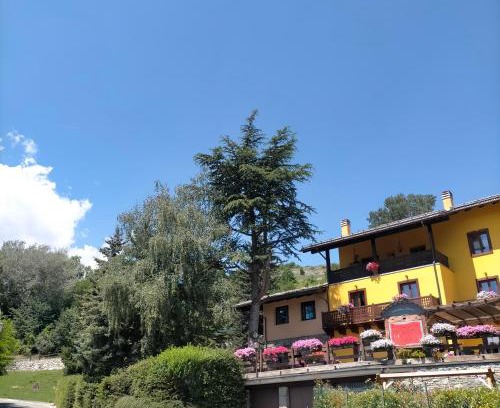 Doues House | La Maison Du Bon Megnadzo