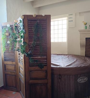 Giscos House | La maison du bonheur jaccuzi billard jardin