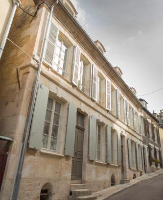 Tonnerre House | La Maison du Haut