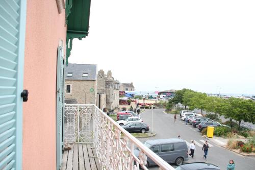 Roscoff Apartment | La Maison du Port, vue mer, jardin et parking