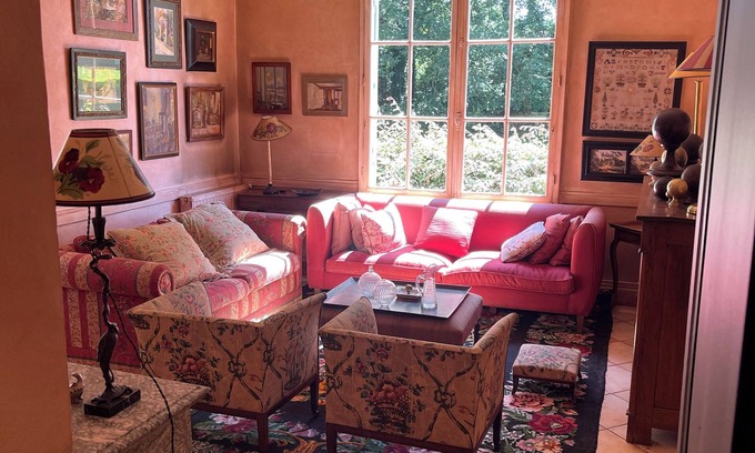 Saint-Julien-en-Born House | La Maison Rose 🌹