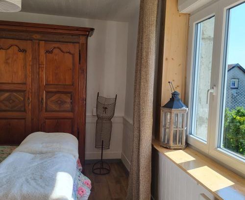 Les Fontenelles House | La maison horlogère , sauna extérieur , bain nordique au feu de bois et prêt de raquettes des neiges