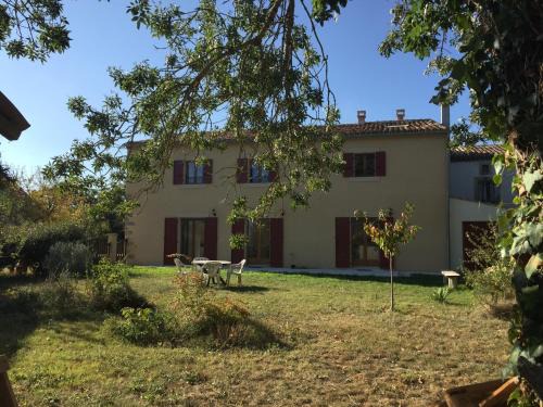 Saint-Julien-de-Briola Bed & Breakfast | la maison ocre
