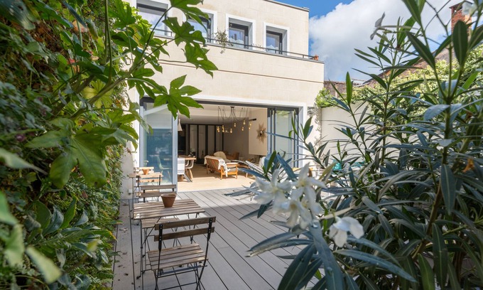 Grand Parc-Paul Doumer Bed & Breakfast | La Maison Odeia