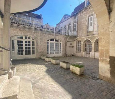 Tonnerre Apartment | La maison papillon