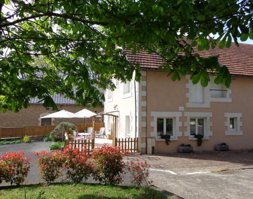 L'Isle-Jourdain Apartment | La Maison Ribotteau - The Coach House Gîte