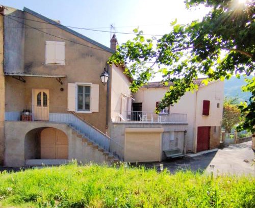 Versols-et-Lapeyre House | La maison rose