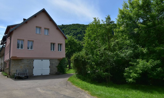Revigny Apartment | La Maison Rose, new 2-bedroom apartment with all comforts