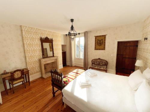 Veuzain-sur-Loire Bed & Breakfast | La Maison Voyage Bed and Breakfast