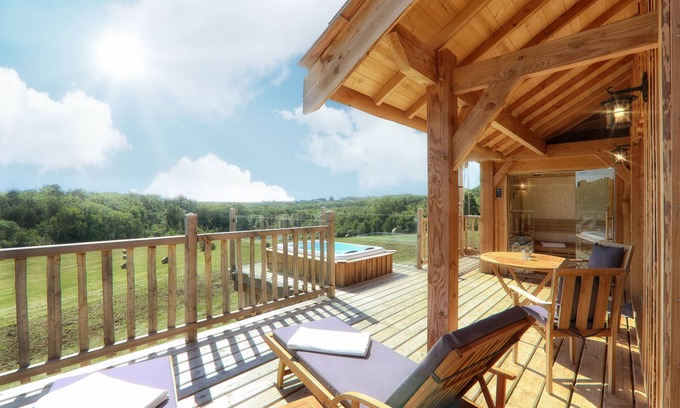 Saint-Martin-des-Combes House | La Mandrélie - La Cabane Du Grand Chêne