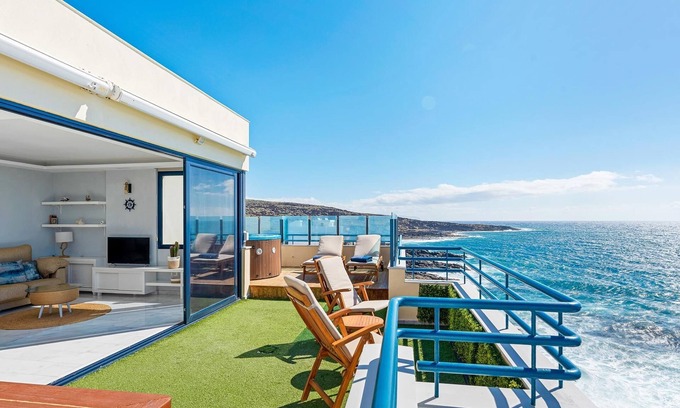 Puerto de Guimar Apartment | La Mar Penthouse with Private Hot Tub
