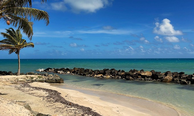 Dickenson Bay Villa | La Marea and Guest House by Fantasia Villas
