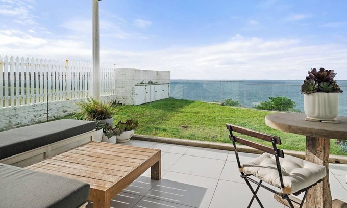 Vaucluse Apartment | La Marne Vista Cliffside Haven with Whale Spotting