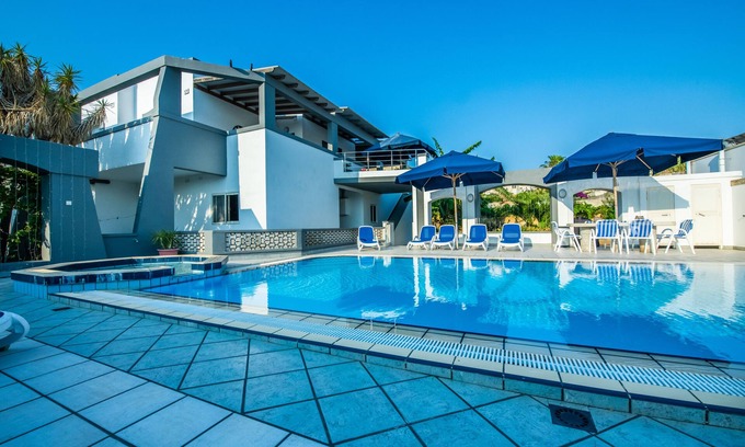 Santa Maria Estate Apartment | La Mediteranea Villa Apartments: Flat by the pool
