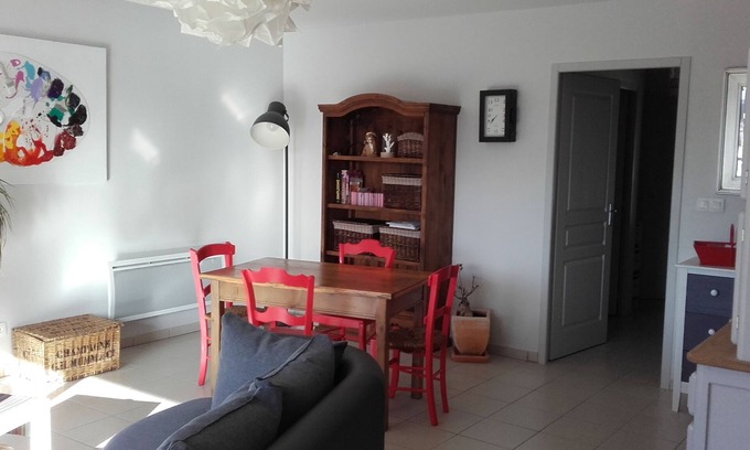 Oloron-Sainte-Marie Apartment | La Montagne Depuis la Ville - Appartement 2 Personnes Avec Parking
